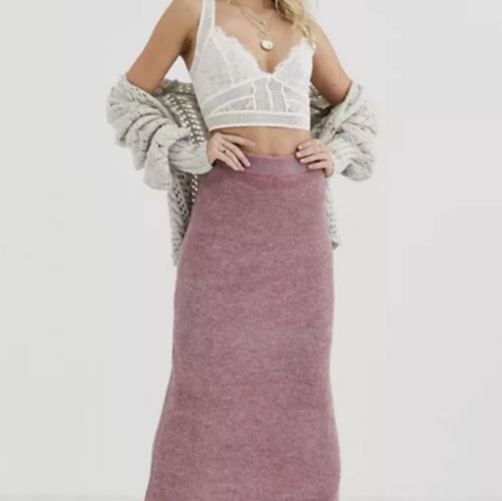 NWOT Free People drag me out knitted midi skirt
XS